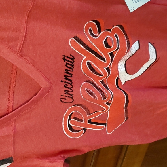 NWT Cincinnati Reds v-neck - Picture 3 of 6